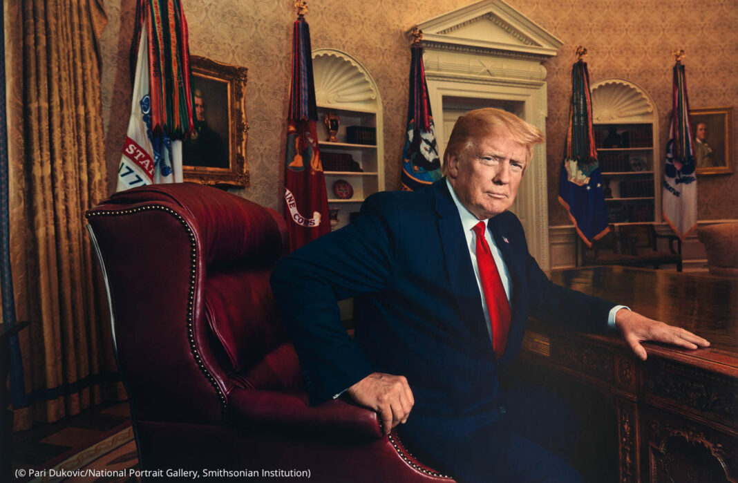 Após semanas de escalada na tensão comercial com diversas nações, o presidente dos Estados Unidos, Donald Trump, anunciou uma mudança de rota (Foto: X)