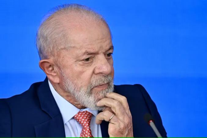 O levantamento indica que 54% dos entrevistados desaprovam o governo federal, enquanto 40% demonstram apoio à administração petista (Foto: X)