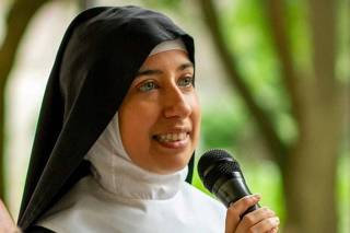 Aline Pereira Ghammachi, brasileira de origem amapaense, teve sua liderança à frente do Mosteiro San Giacomo di Veglia, no norte da Itália, interrompida após uma série de denúncias internas (Foto: X)