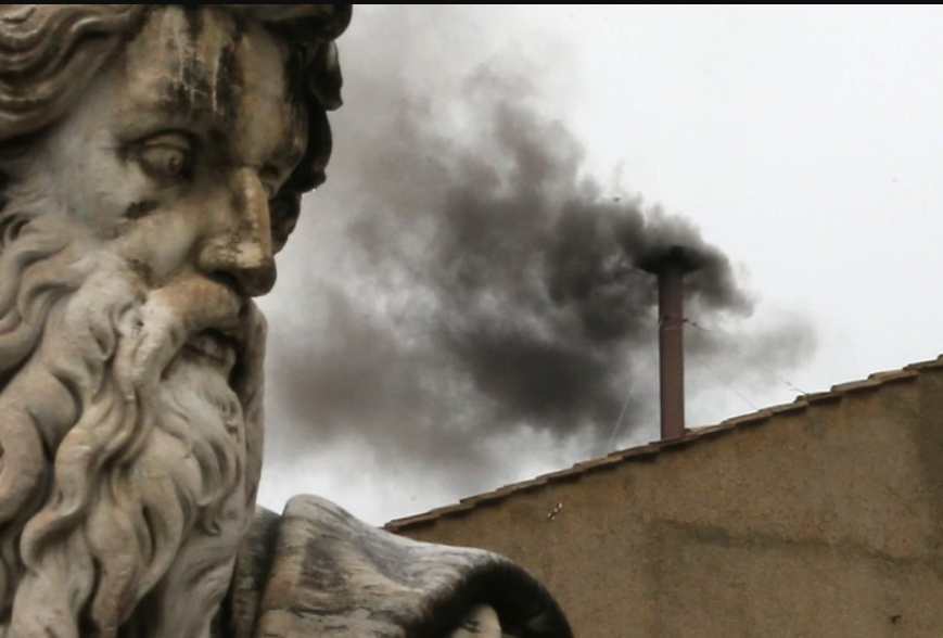 A fumaça que anuncia ao mundo a eleição — ou não — de um novo papa é, além de um símbolo sagrado, uma verdadeira combinação de ciência, tradição e engenharia (Foto: X)