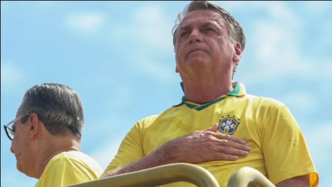 Apoiadores do ex-presidente Jair Bolsonaro (PL) se reuniram na tarde desta quarta-feira (7/5), em Brasília, em um ato com foco na defesa do Projeto de Lei da Anistia, que busca extinguir as punições impostas a centenas de envolvidos nos ataques de 8 de janeiro (Foto: X)