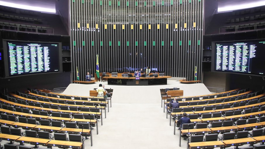 A Câmara dos Deputados instalou nesta terça-feira (20) uma comissão especial para analisar o projeto de lei que propõe a regulação da inteligência artificial (IA) no Brasil (Foto: X)