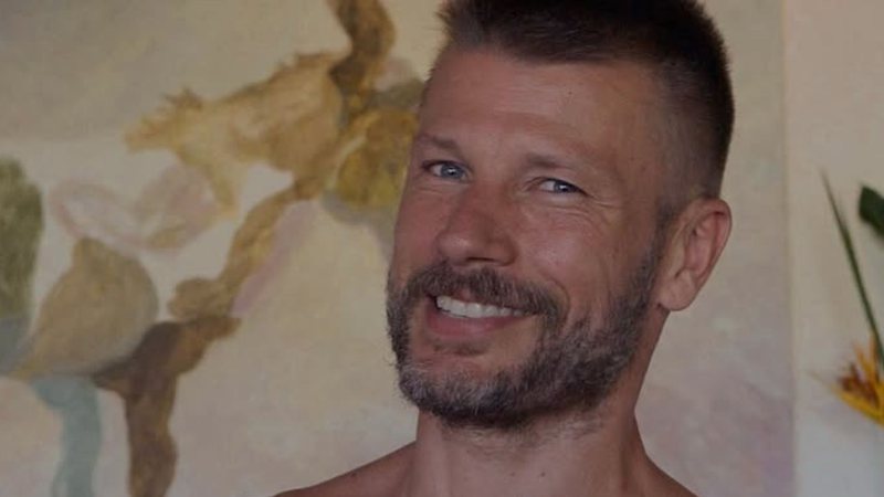 Rodrigo Hilbert, conhecido por sua versatilidade na televisão, precisou ser submetido a uma cirurgia de emergência depois de sofrer um acidente durante uma prova de ciclismo na África do Sul (Foto: X)