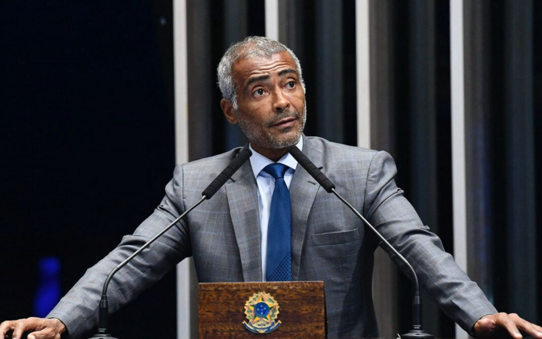 O senador Romário (PL-RJ) anunciou que irá apresentar um projeto de lei que prevê auxílio financeiro do Estado para o traslado ou cremação de brasileiros falecidos no exterior, desde que suas famílias comprovem não ter condições de arcar com os custos (Foto: X)