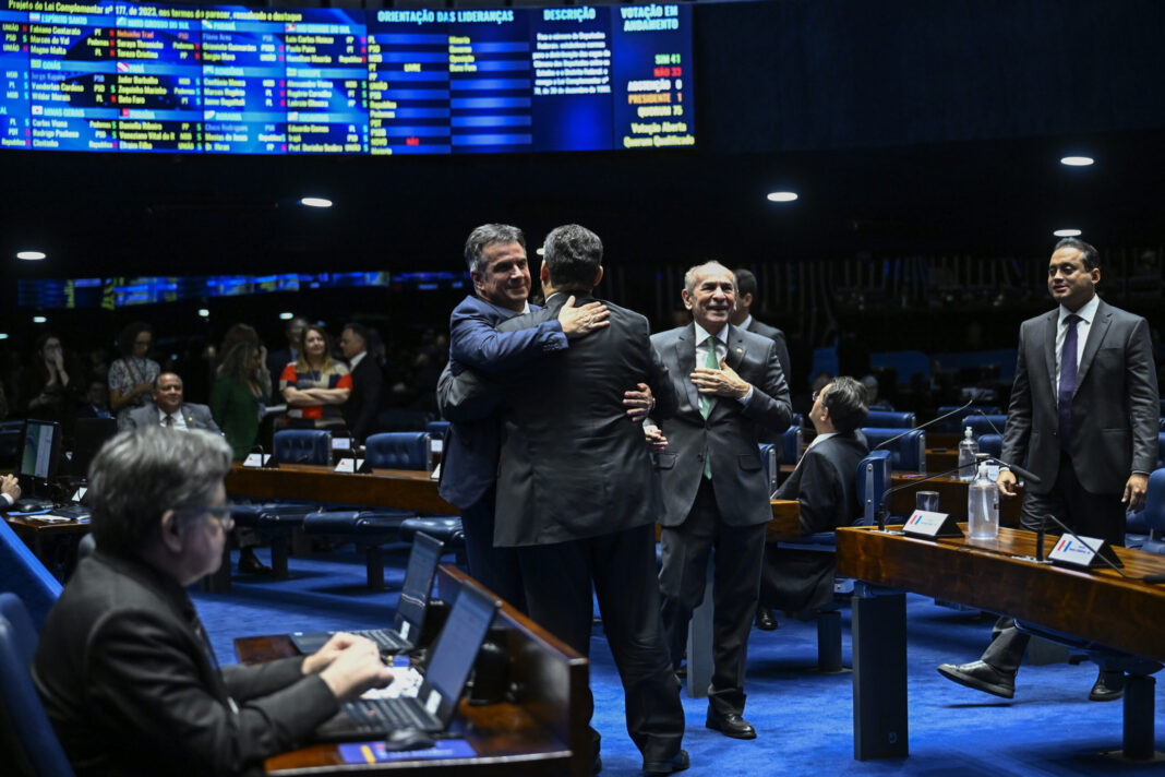 Após sofrer uma derrota histórica com a derrubada do decreto que reajustava o IOF, o governo do presidente Luiz Inácio Lula da Silva (PT) avalia uma série de reações políticas e jurídicas (Foto: X)