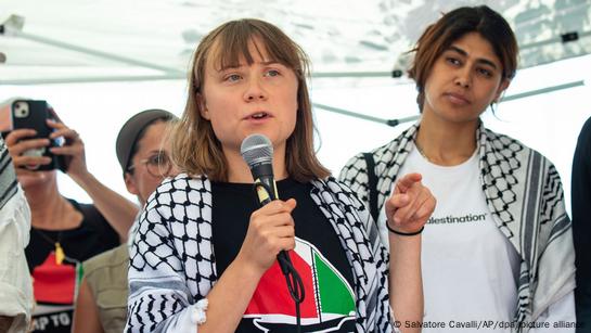 Após ser detida por forças israelenses enquanto navegava em direção à Faixa de Gaza, a ativista ambiental Greta Thunberg fez duras críticas ao governo de Israel nesta terça-feira (10), durante passagem por Paris (Foto: X)