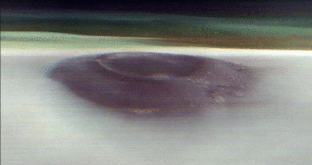 A altitude extrema de Arsia Mons faz com que seu topo esteja frequentemente envolto em nuvens (Foto: X)