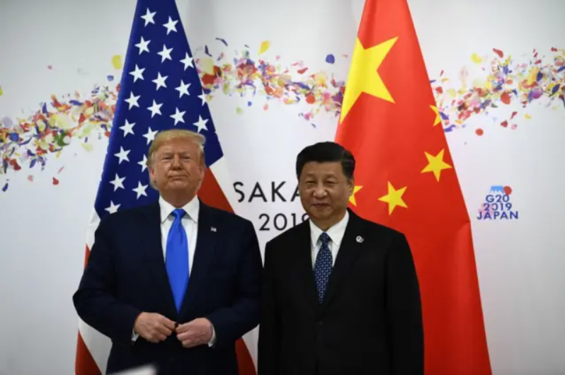 Os Estados Unidos e a China anunciaram nesta quarta-feira (11) um acordo preliminar que pode representar uma trégua na disputa comercial que reacendeu nos últimos meses (Foto: X)