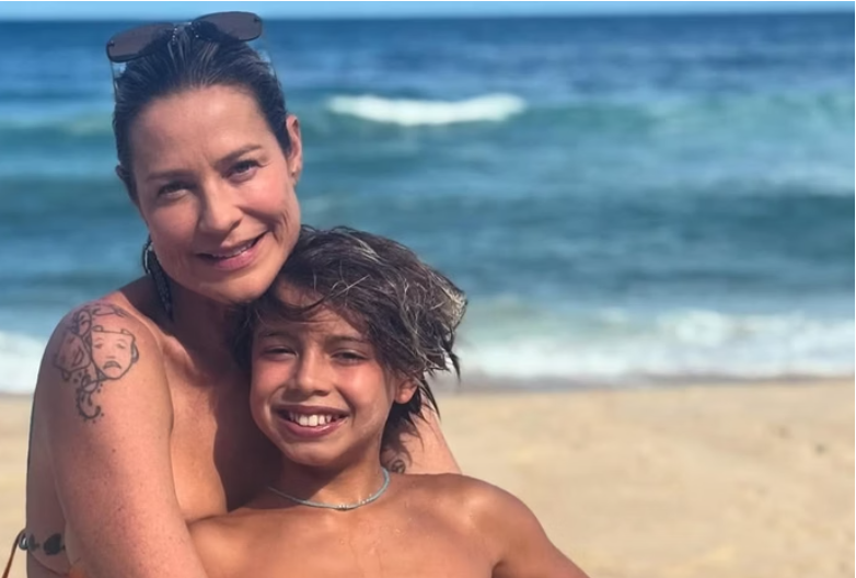 A atriz Luana Piovani quebrou o silêncio sobre um dos momentos mais delicados de sua vida pessoal: a mudança do filho mais velho, Dom, para morar com o pai, o surfista Pedro Scooby, no Brasil (Foto: X)