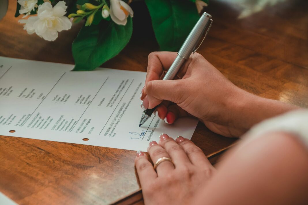 A estratégia visava burlar a legislação migratória e permitir que os estrangeiros obtivessem o Registro Nacional de Estrangeiro (RNE), utilizando a modalidade de “reunião familiar” (Foto: Unsplash)