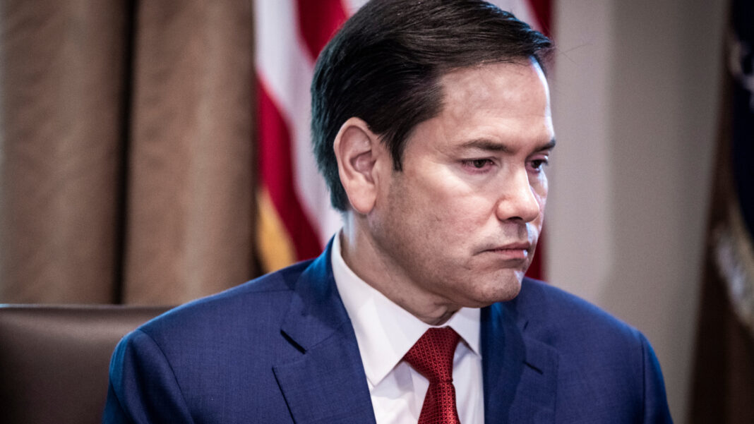 O governo dos Estados Unidos investiga um golpe que utilizou inteligência artificial para imitar a voz do Secretário de Estado, Marco Rubio, em uma tentativa de enganar autoridades estrangeiras. (Foto: X)