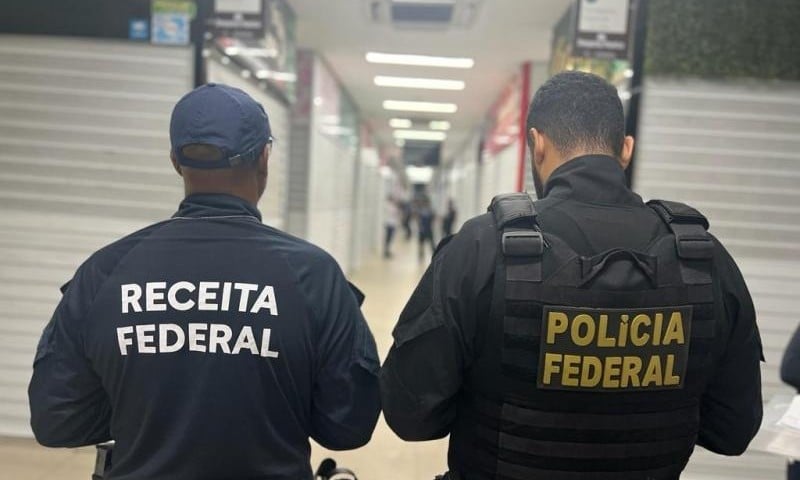 A Polícia Federal desarticulou um esquema de contrabando de iPhones e anabolizantes na última quarta-feira (9), com a realização da Operação Procedência (Foto: X)