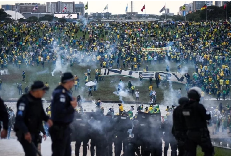 A Procuradoria-Geral da República (PGR) entregou nesta segunda-feira (14/7) ao Supremo Tribunal Federal (STF) o parecer final da ação penal nº 2.668, que investiga uma suposta trama golpista envolvendo o ex-presidente Jair Bolsonaro e seus aliados (Foto: X)