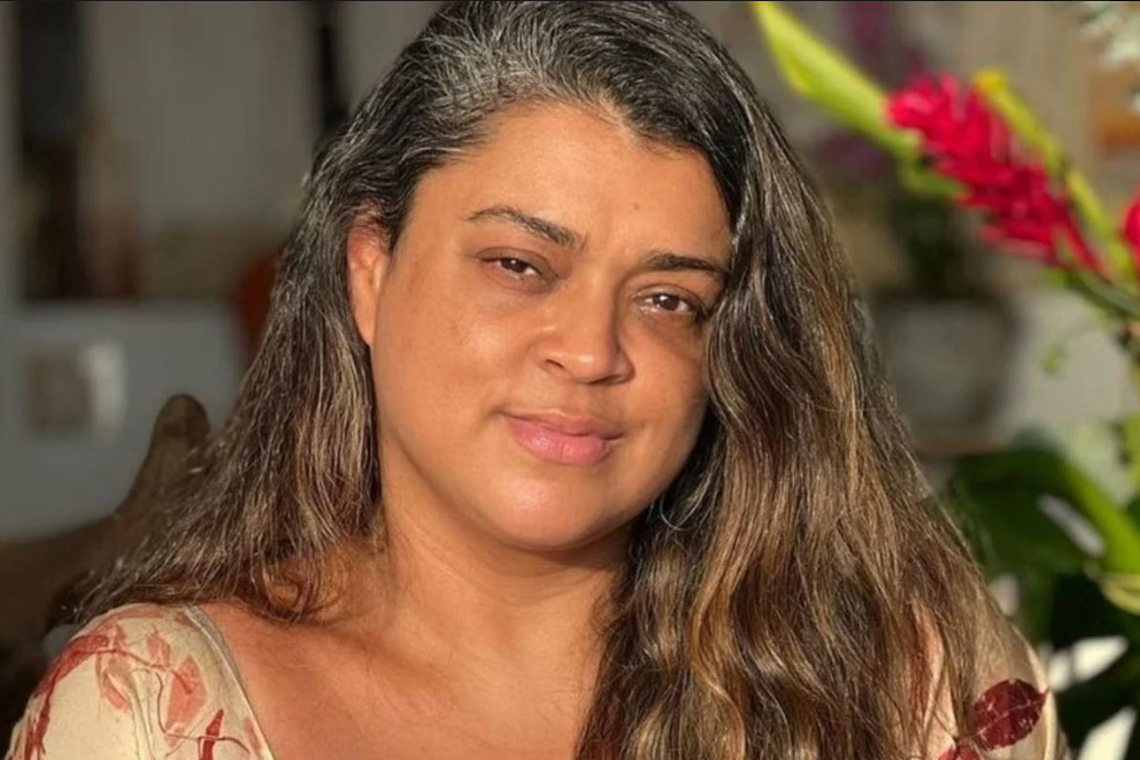 A cantora Preta Gil faleceu neste domingo (20), aos 50 anos, após enfrentar complicações decorrentes de um câncer no intestino (Foto: X)