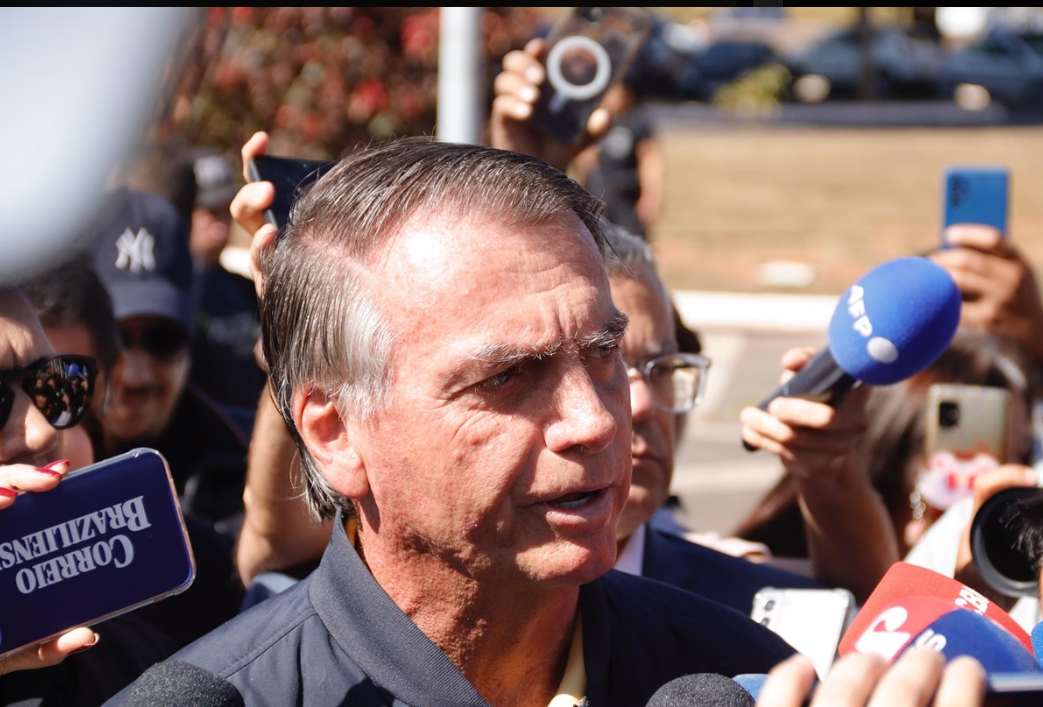 A determinação faz parte do inquérito que investiga a suposta tentativa de golpe de Estado liderada por Bolsonaro para impedir a posse do presidente Luiz Inácio Lula da Silva (PT) (Foto: X)