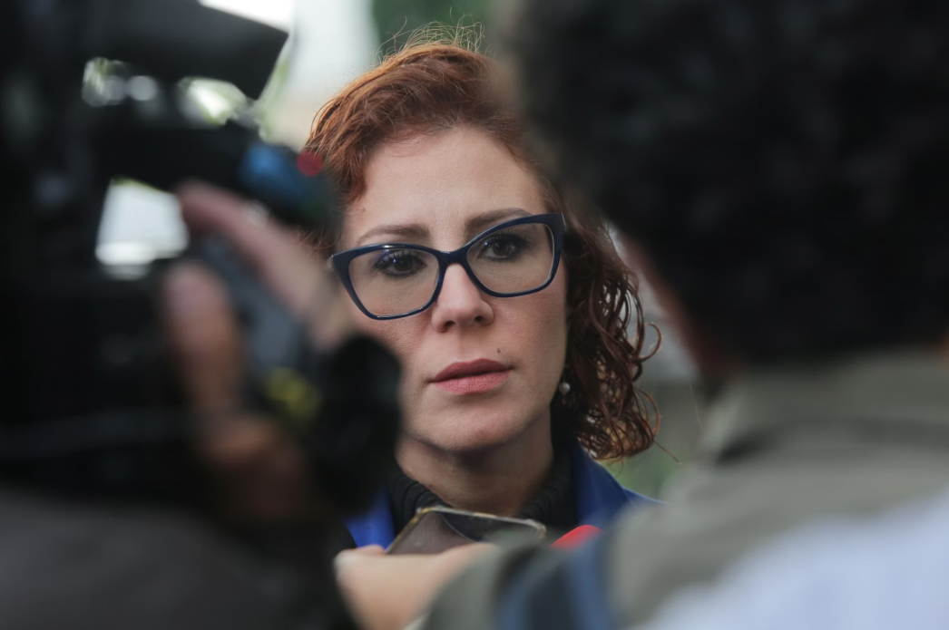 A deputada federal Carla Zambelli (PL-SP) foi presa nesta terça-feira (29), em Roma, na Itália, após ser incluída na lista de procurados da Interpol (Foto: X)
