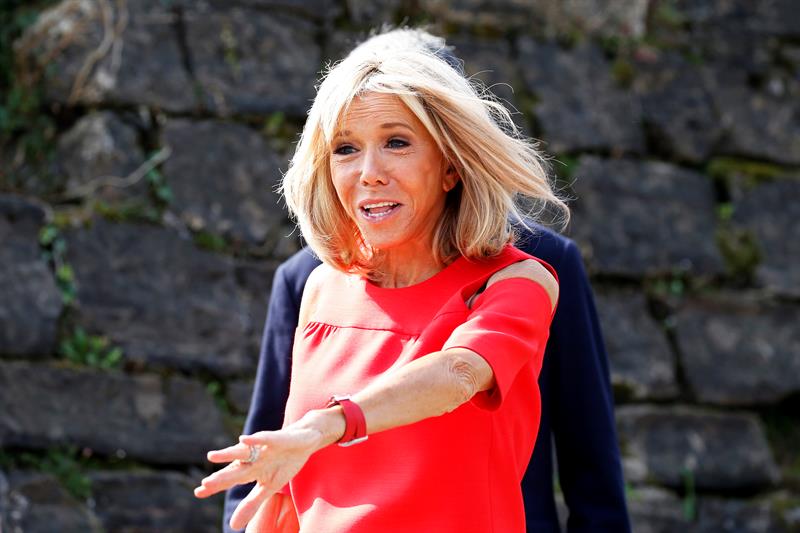 A polêmica envolvendo a primeira-dama da França, Brigitte Macron, ganhou novos desdobramentos no sistema judiciário francês (Foto: X)