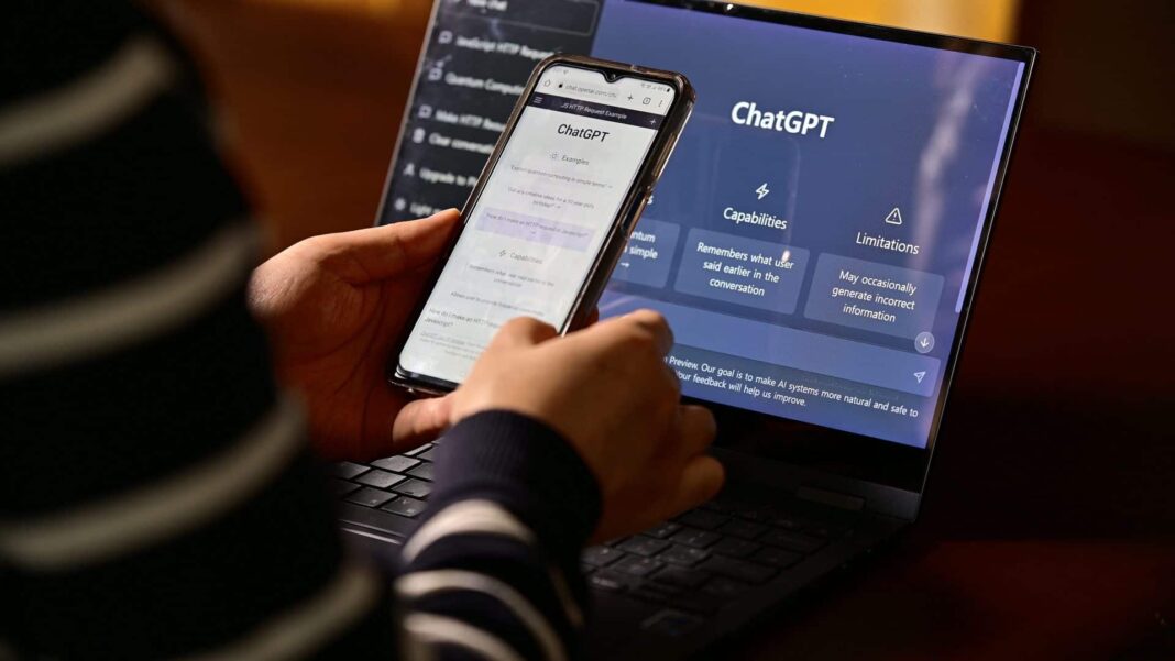 Pesquisas recentes revelaram que acadêmicos de diversas instituições de ensino globalmente estão ocultando prompts em artigos científicos para manipular as avaliações feitas por inteligências artificiais (IAs). (Foto: X)