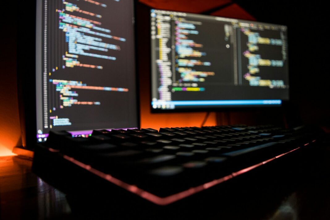 A empresa permite criar aplicações web completas usando apenas comandos em linguagem natural. (Foto: Unsplash)