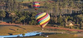 Dez dias após o trágico acidente que matou oito pessoas, os céus de Praia Grande, no sul de Santa Catarina, voltaram a receber balões na manhã desta quarta-feira (2). (Foto: X)