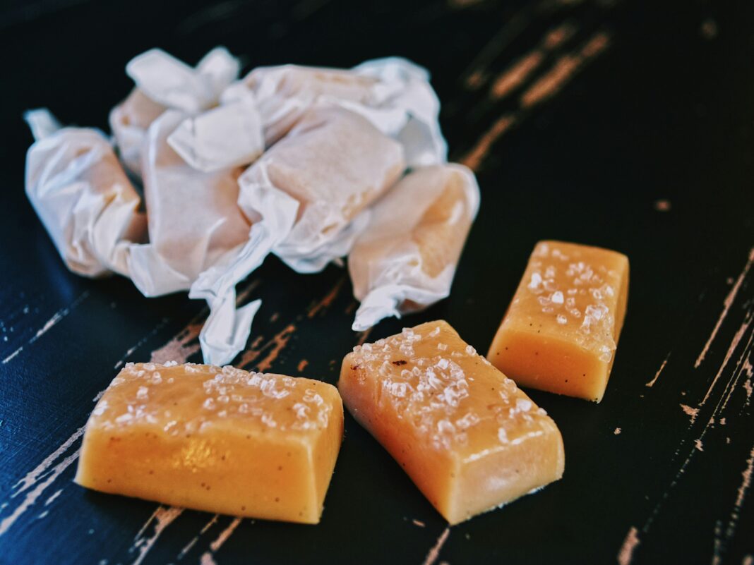 Um sintoma aparentemente inofensivo — o cheiro súbito de caramelo — foi o primeiro sinal de um tumor cerebral agressivo no britânico Costa Fantis, de 57 anos (Foto: Unsplash)