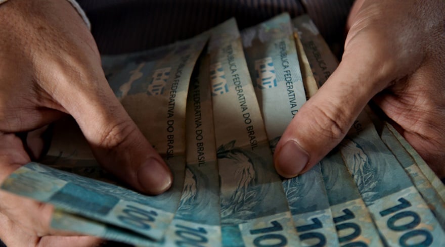 A Receita Federal anunciou nesta quinta-feira (28/8) que vai publicar um novo ato normativo para reforçar o combate à lavagem de dinheiro e à movimentação ilícita de recursos por meio de fintechs e instituições de pagamento (Foto: X)