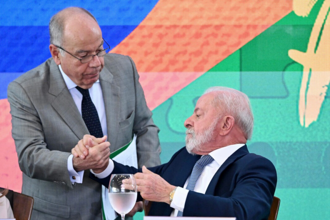 O governo brasileiro enviou nesta segunda-feira (18/8) uma carta ao Escritório do Representante de Comércio dos Estados Unidos (USTR) pedindo a revisão da investigação aberta pelo governo Donald Trump, que ameaça impor uma tarifa de 50% sobre produtos nacionais (Foto: X)
