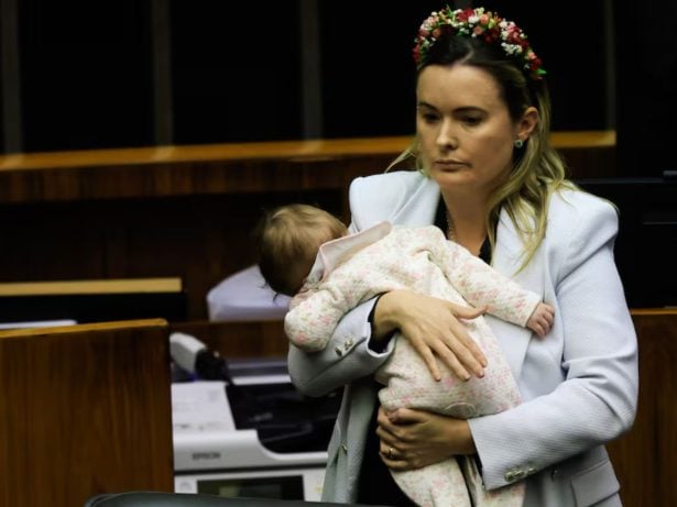 A Corregedoria Parlamentar da Câmara dos Deputados instaurou, nesta terça-feira (19/8), um processo contra a deputada Júlia Zanatta (PL-SC) por “suposta quebra de decoro parlamentar” (Foto: X)