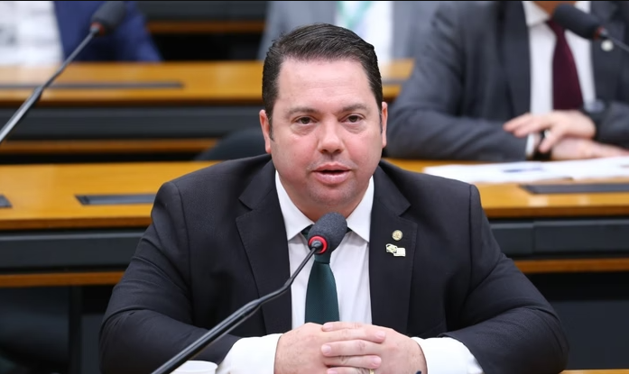 O presidente da Comissão de Agricultura e Pecuária da Câmara dos Deputados, Rodolfo Nogueira (PL-MS), afirmou que o agronegócio brasileiro está disposto a arcar com prejuízos decorrentes do tarifaço imposto pelos Estados Unidos para garantir a anistia ao ex-presidente Jair Bolsonaro (Foto: X)