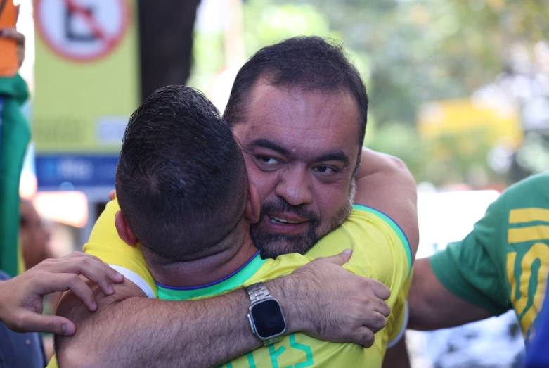 Durante manifestação realizada neste domingo (3/8) na orla de Copacabana, no Rio de Janeiro, o governador Cláudio Castro (PL) defendeu publicamente a candidatura de Jair Bolsonaro (PL) à Presidência em 2026 (Foto: X)
