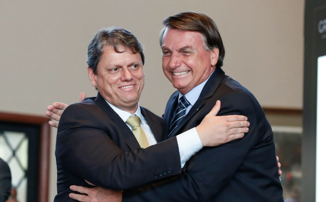 “Ele está bem, está sereno”, disse Tarcísio, após participar de reunião entre governadores para discutir os impactos do aumento de tarifas imposto pelos Estados Unidos (Foto: X)