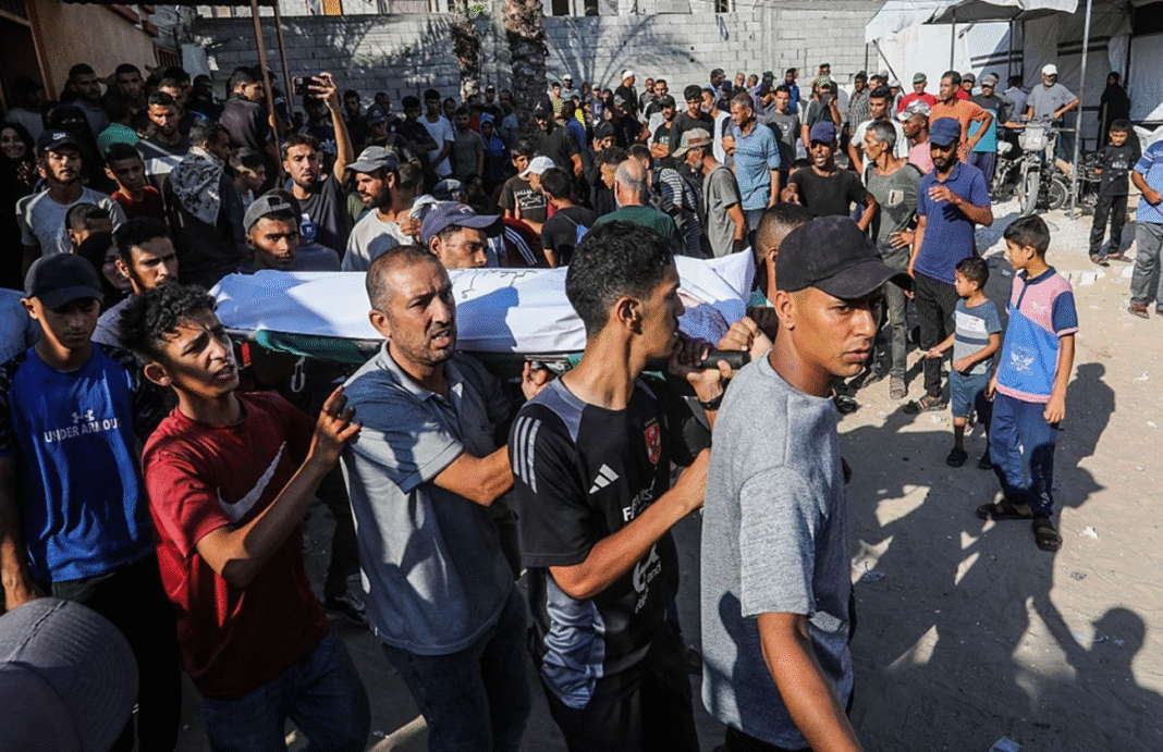 O bombardeio de uma tenda da imprensa na entrada de um hospital na Faixa de Gaza, no domingo (10), resultou na morte de seis jornalistas palestinos e gerou forte reação de organizações internacionais, governos e entidades de defesa da liberdade de imprensa (Foto: X)