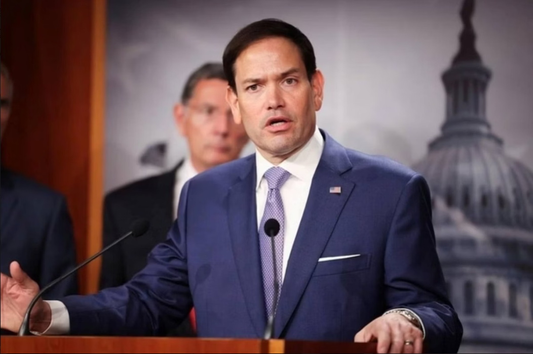 O secretário de Estado dos Estados Unidos, Marco Rubio, anunciou nesta quarta-feira (13/8) a revogação de vistos de dois ex-integrantes do Ministério da Saúde do Brasil: Mozart Julio Tabosa Sales e Alberto Kleiman (Foto: X)