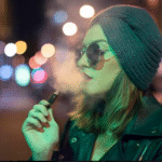Um levantamento feito por pesquisadores da Universidade de West Virginia, nos Estados Unidos, revelou que adolescentes que consomem cigarros eletrônicos ou tradicionais têm índices muito mais altos de ansiedade e depressão do que jovens que não fumam (Foto: X)