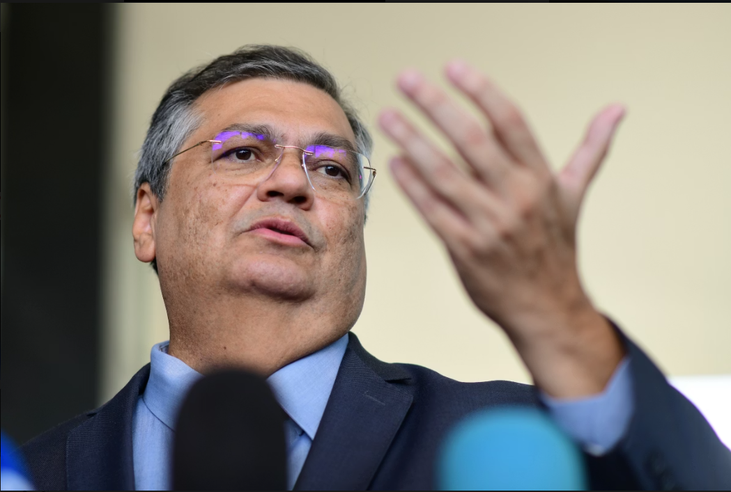 O ministro do Supremo Tribunal Federal (STF) Flávio Dino afirmou nesta sexta-feira (22/8) que a Corte não se curvará a pressões externas, em referência às sanções impostas pelos Estados Unidos ao Brasil e ao ministro Alexandre de Moraes (Foto: X)