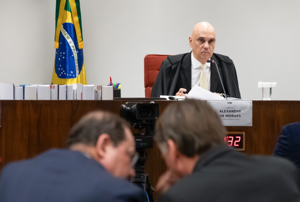 O deputado federal Eduardo Bolsonaro (PL-SP) voltou a criticar o ministro Alexandre de Moraes, do Supremo Tribunal Federal (STF) (Foto: X)