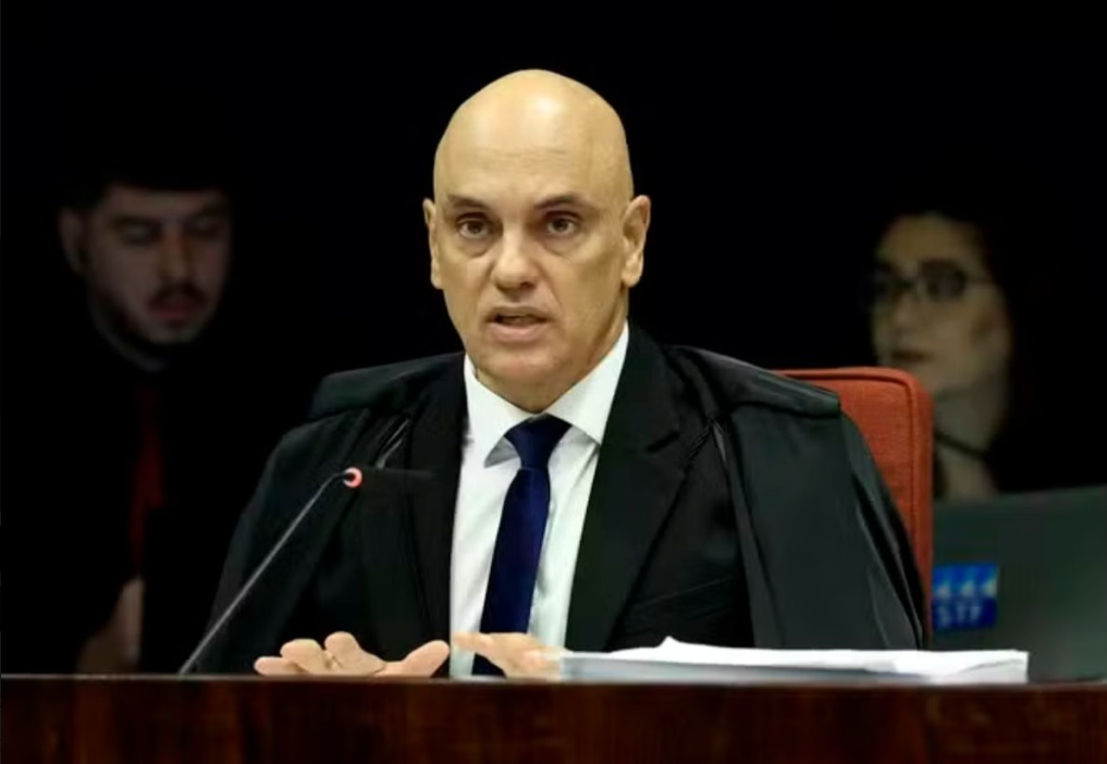 Uma pesquisa divulgada nesta segunda-feira (25) pela Genial/Quaest mostra que a população brasileira está dividida em relação a um possível impeachment do ministro do Supremo Tribunal Federal (STF), Alexandre de Moraes (Foto: X)