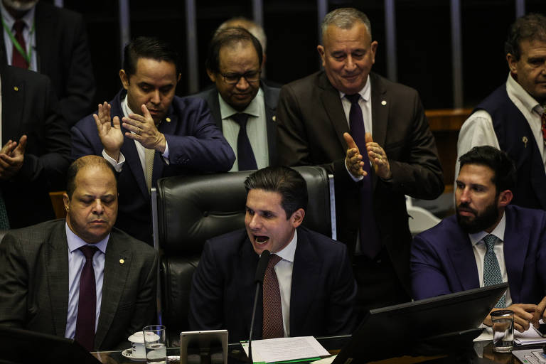 A Comissão de Constituição e Justiça (CCJ) do Senado rejeitou por unanimidade, nesta quarta-feira (24/9), a chamada PEC da Blindagem (Foto: X)