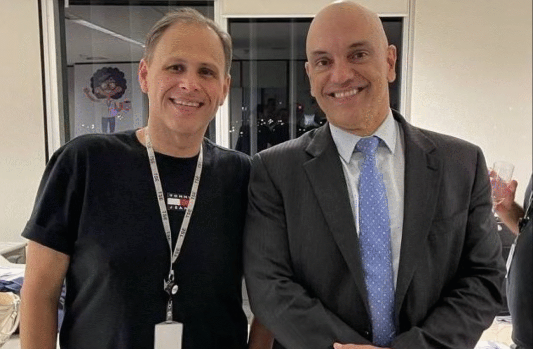 O ex-assessor do ministro Alexandre de Moraes no Tribunal Superior Eleitoral (TSE), Eduardo Tagliaferro, declarou nesta quarta-feira (3/9) que enviou aos Estados Unidos e ao Parlamento Europeu documentos que, segundo ele, comprovariam irregularidades na condução de relatórios utilizados para justificar operações contra empresários em 2022 (Foto: X)