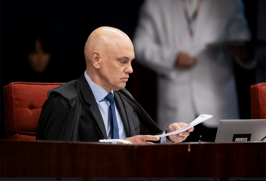 O segundo dia do julgamento do ex-presidente Jair Bolsonaro (PL) e de outros sete acusados de tentativa de golpe de Estado terminou nesta quarta-feira (3/9) com uma cena inusitada em frente ao Supremo Tribunal Federal (STF). (Foto: X)