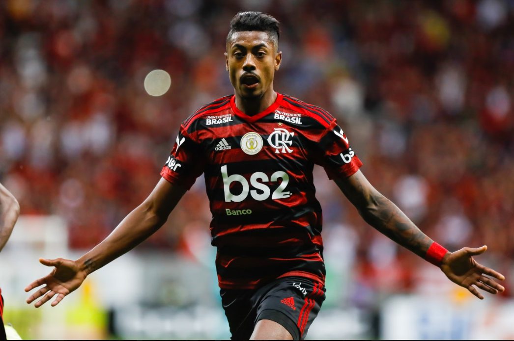 O Superior Tribunal de Justiça Desportiva (STJD) decidiu nesta quinta-feira (4/9) suspender o atacante Bruno Henrique, do Flamengo, por 12 jogos e aplicar multa de R$ 60 mil. (Foto:X)
