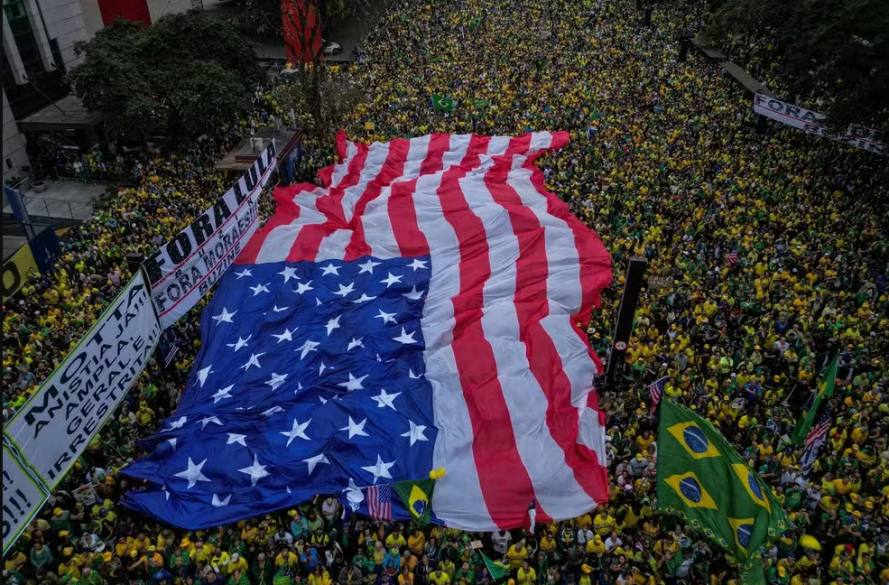 O deputado federal Eduardo Bolsonaro (PL-SP) voltou a usar as redes sociais para se alinhar ao ex-presidente dos Estados Unidos, Donald Trump. (Foto: X)