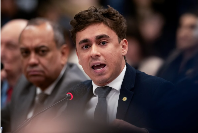 O deputado federal Nikolas Ferreira (PL-MG) criticou a decisão da Primeira Turma do Supremo Tribunal Federal (STF) que, nesta quinta-feira (11/9), condenou o ex-presidente Jair Bolsonaro (PL) a mais de 27 anos de prisão por crimes como golpe de Estado e tentativa de abolição violenta do Estado Democrático de Direito (Foto: X)
