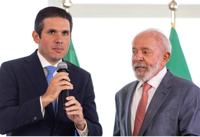 A ofensiva da oposição em favor de um projeto de anistia para investigados e condenados pelos atos de 8 de Janeiro ganhou fôlego após a decisão do Supremo Tribunal Federal (STF) que condenou Jair Bolsonaro a 27 anos e 3 meses de prisão por liderar uma trama golpista (Foto: X)