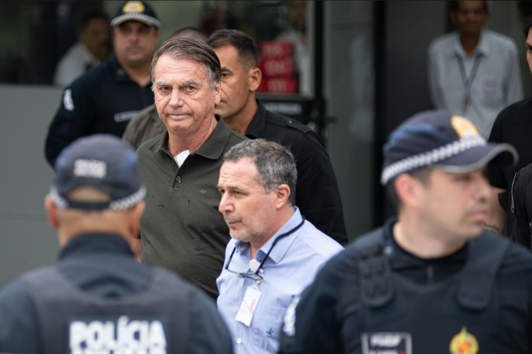 O ex-presidente Jair Bolsonaro (PL) foi diagnosticado com anemia por deficiência de ferro após exames médicos realizados neste domingo (14/9) no hospital DF Star, em Brasília (Foto: X)