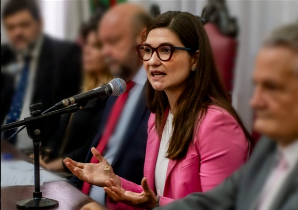 A Universidade Federal do Paraná (UFPR) discute nesta terça-feira (16/9) as agressões sofridas pela professora Melina Girardi Fachin, filha do ministro do Supremo Tribunal Federal (STF) Edson Fachin (Foto: X)