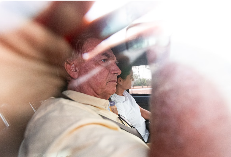 O ex-presidente Jair Bolsonaro (PL) segue internado no hospital DF Star, em Brasília, após ter sido levado às pressas à unidade de saúde na tarde de terça-feira (16/9) (Foto: X)