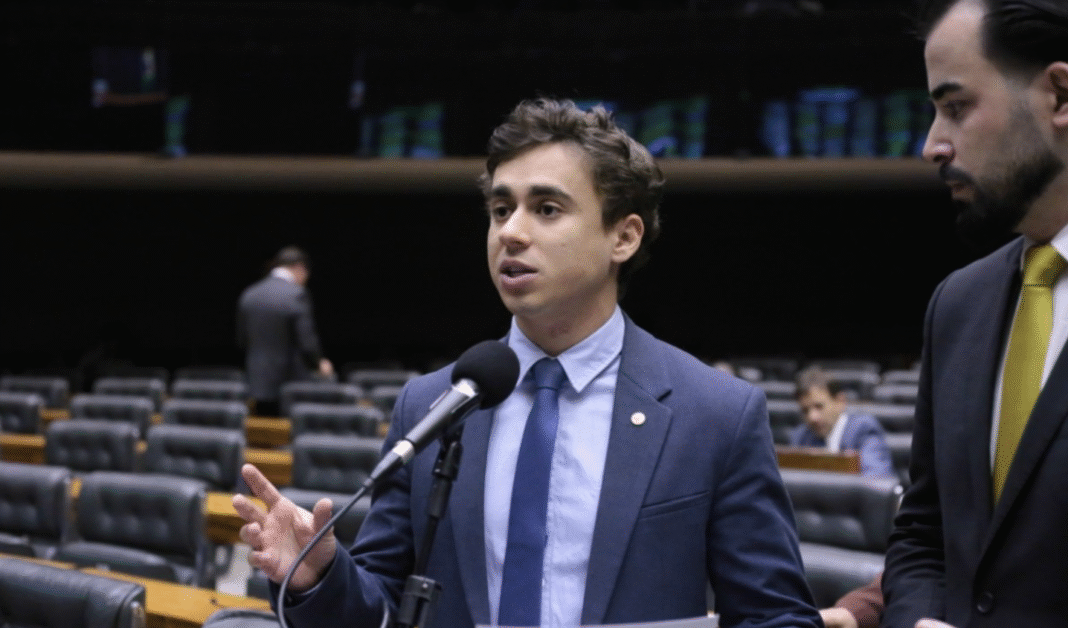 O ato foi acolhido pelo vice-presidente da Câmara, Altineu Côrtes (PL-RJ), que conduzia os trabalhos no plenário (Foto: X)