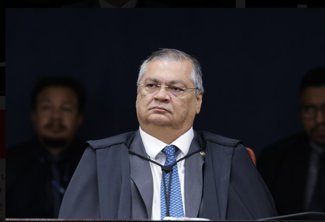 O ministro do Supremo Tribunal Federal (STF) Flávio Dino determinou, nesta quinta-feira (18/9), que a Polícia Federal (PF) abra inquérito para apurar suspeitas de irregularidades durante a gestão da pandemia de Covid-19 (Foto: X)