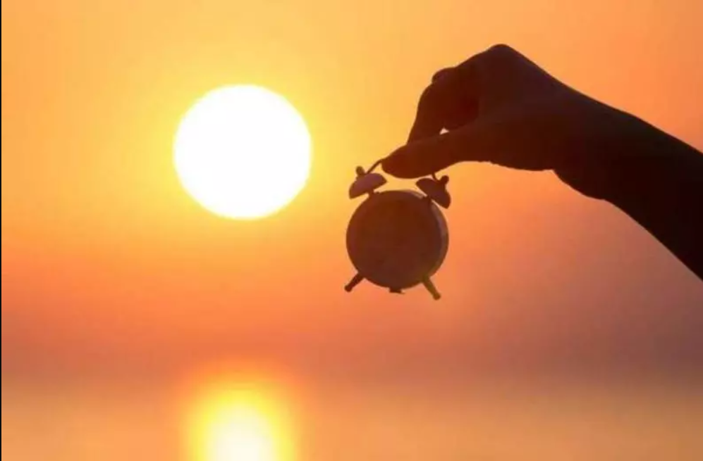 A possível volta do horário de verão voltou a agitar debates nas redes sociais nas últimas semanas (Foto: X)